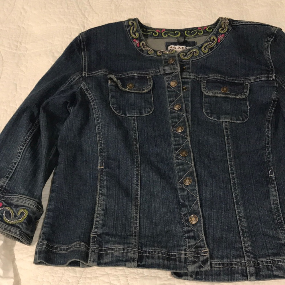 Jean jacket with 1/4 length sleeves